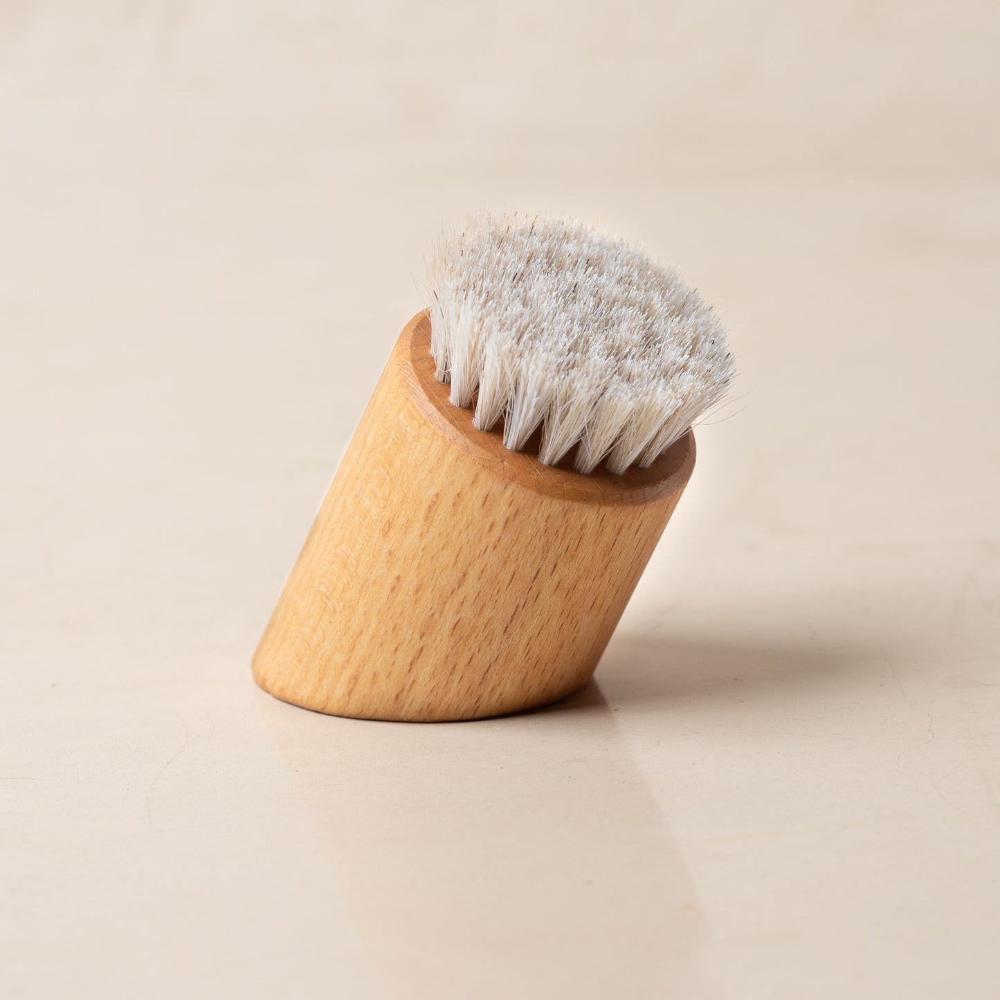 Standing Face Brush